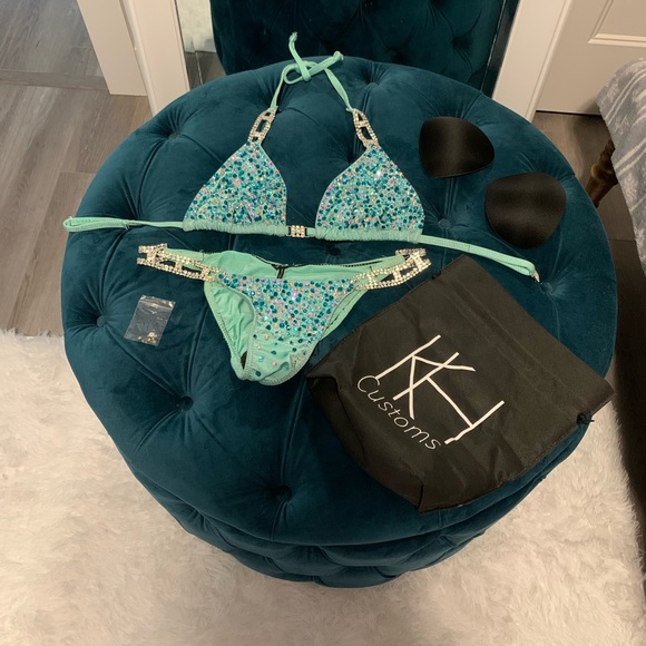 Sparkly ✨ competition bikini - Picture 1 of 10